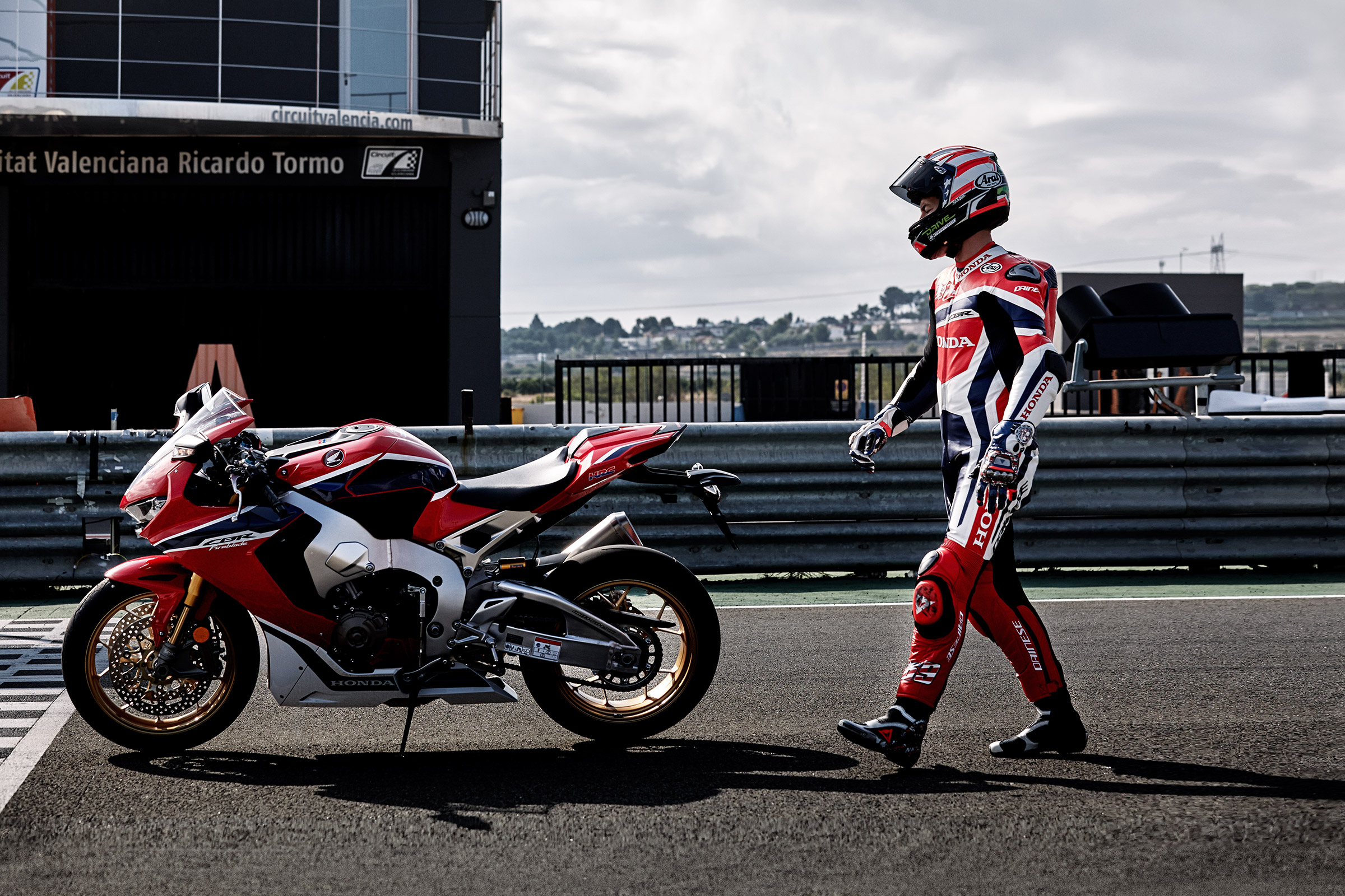 17 Honda Cbr1000rr And Cbr1000rr Sp First Look The Empire